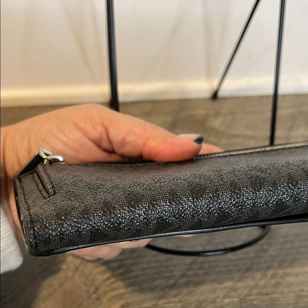 MICHAEL KORS JET SET TRAVEL - MK Signature Leather Studded -Large Trifold Wallet - Picture 7 of 10